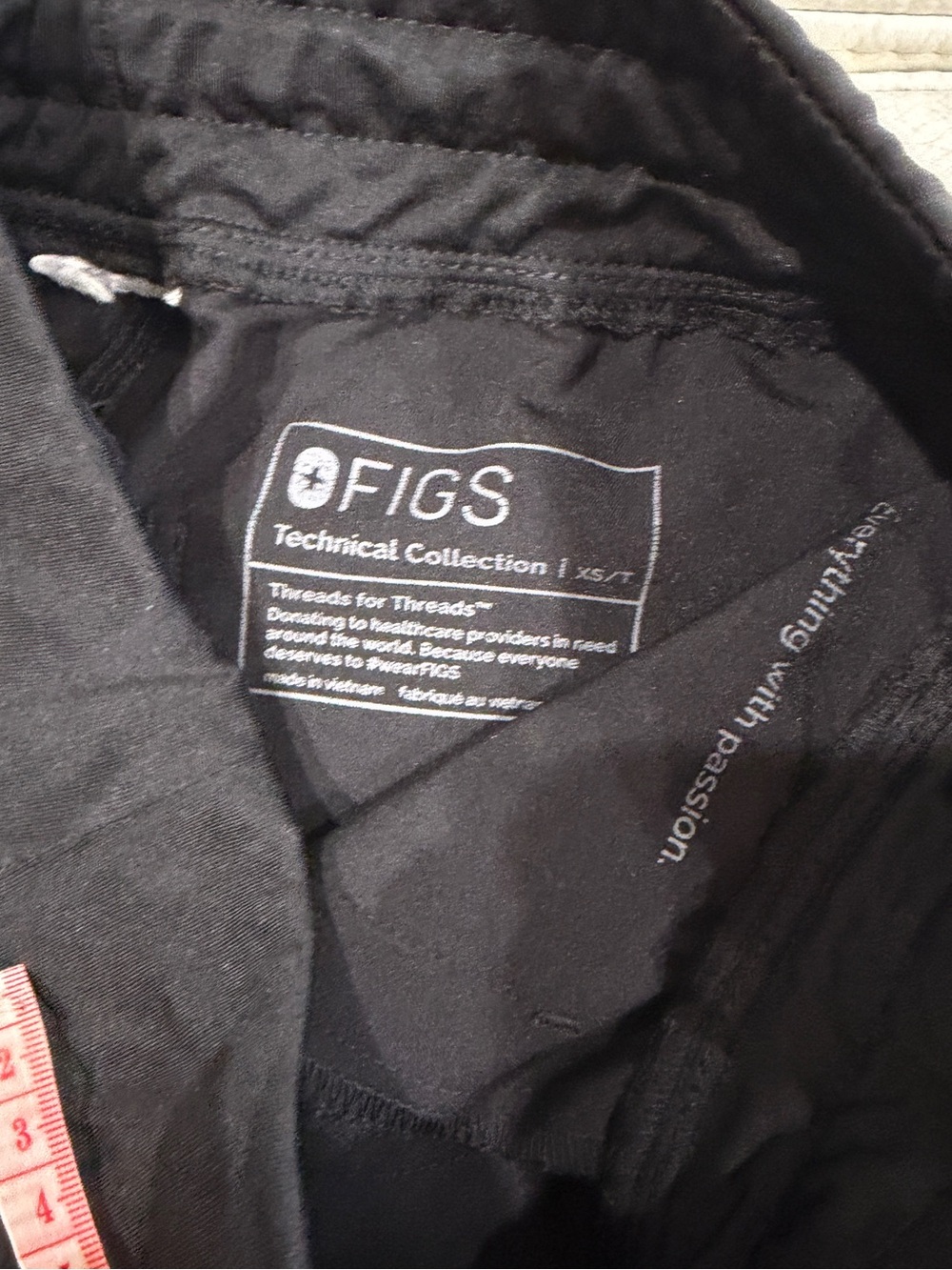 FIGS Scrub Set in Black in XXS/XS-T - Picture 7 of 9